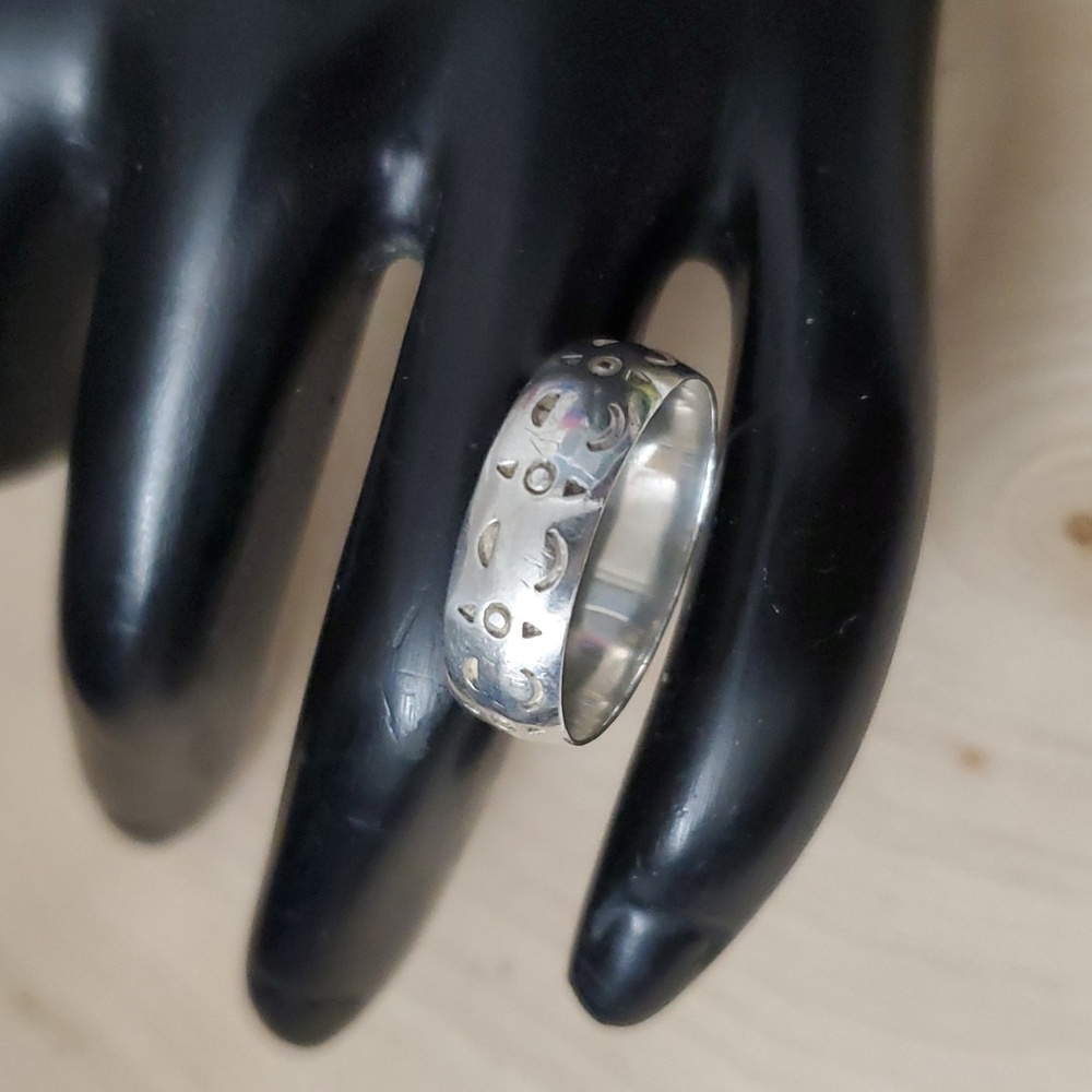 Watch Video / Sterling Silver 925 Native American Style Scripted Ring